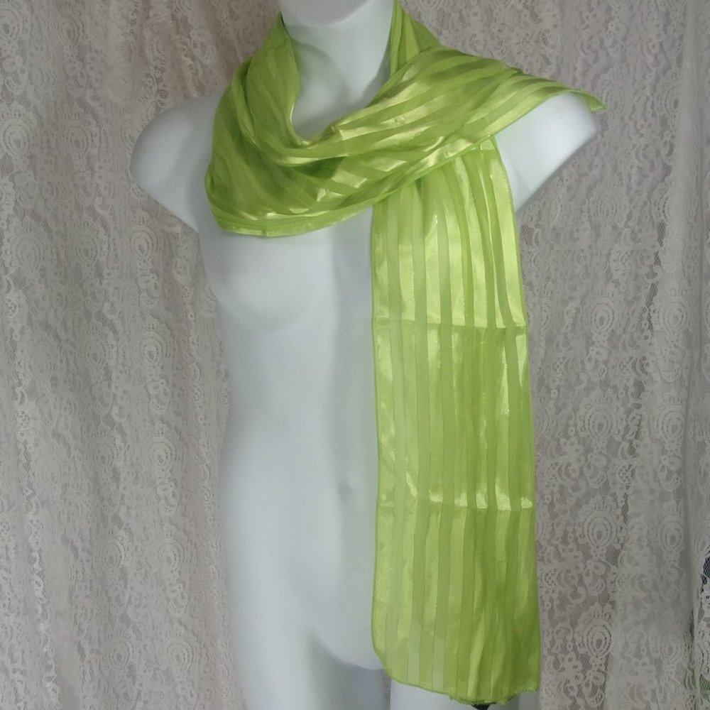 Fashion Oblong Scarf Ribbon Design Green NWOT